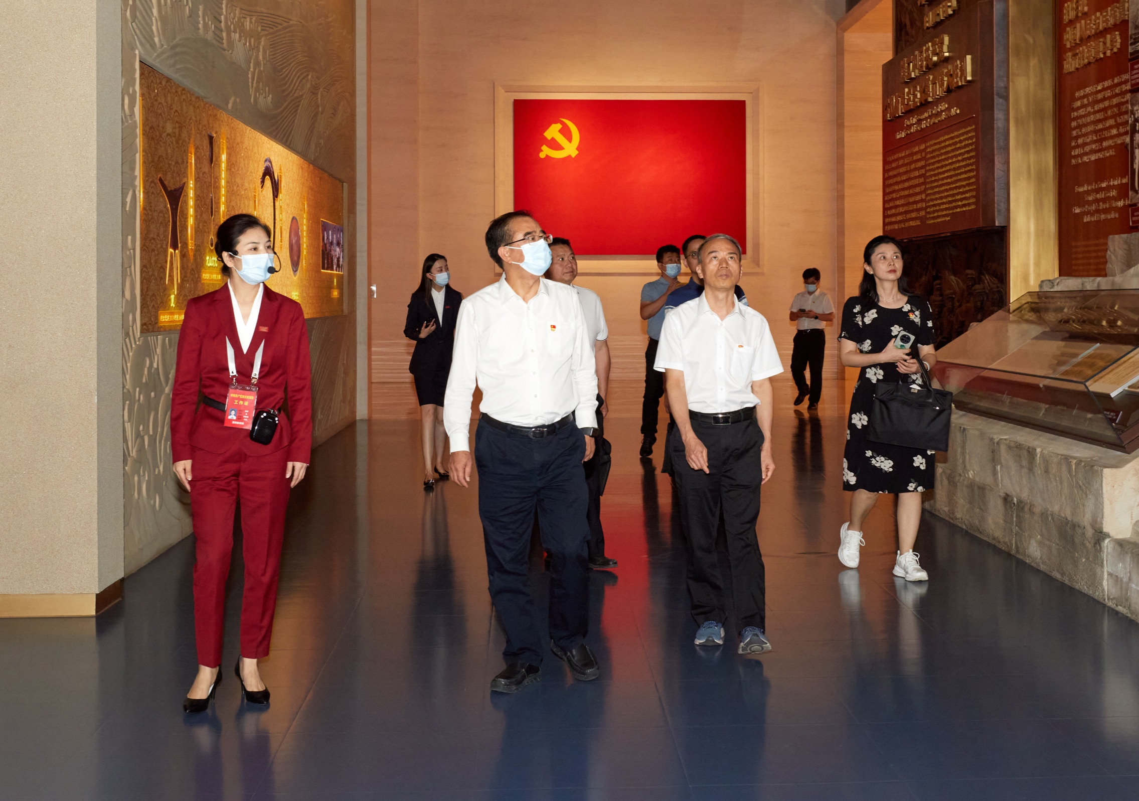赴中国共产党历史展览馆开展主题党日活动之三.jpg