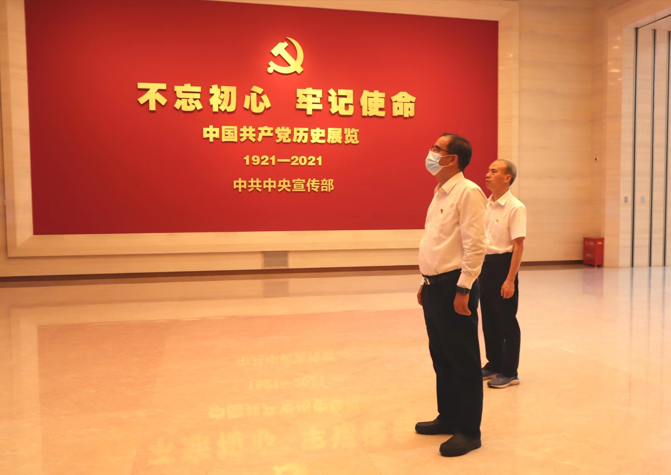 赴中国共产党历史展览馆开展主题党日活动之一.jpg