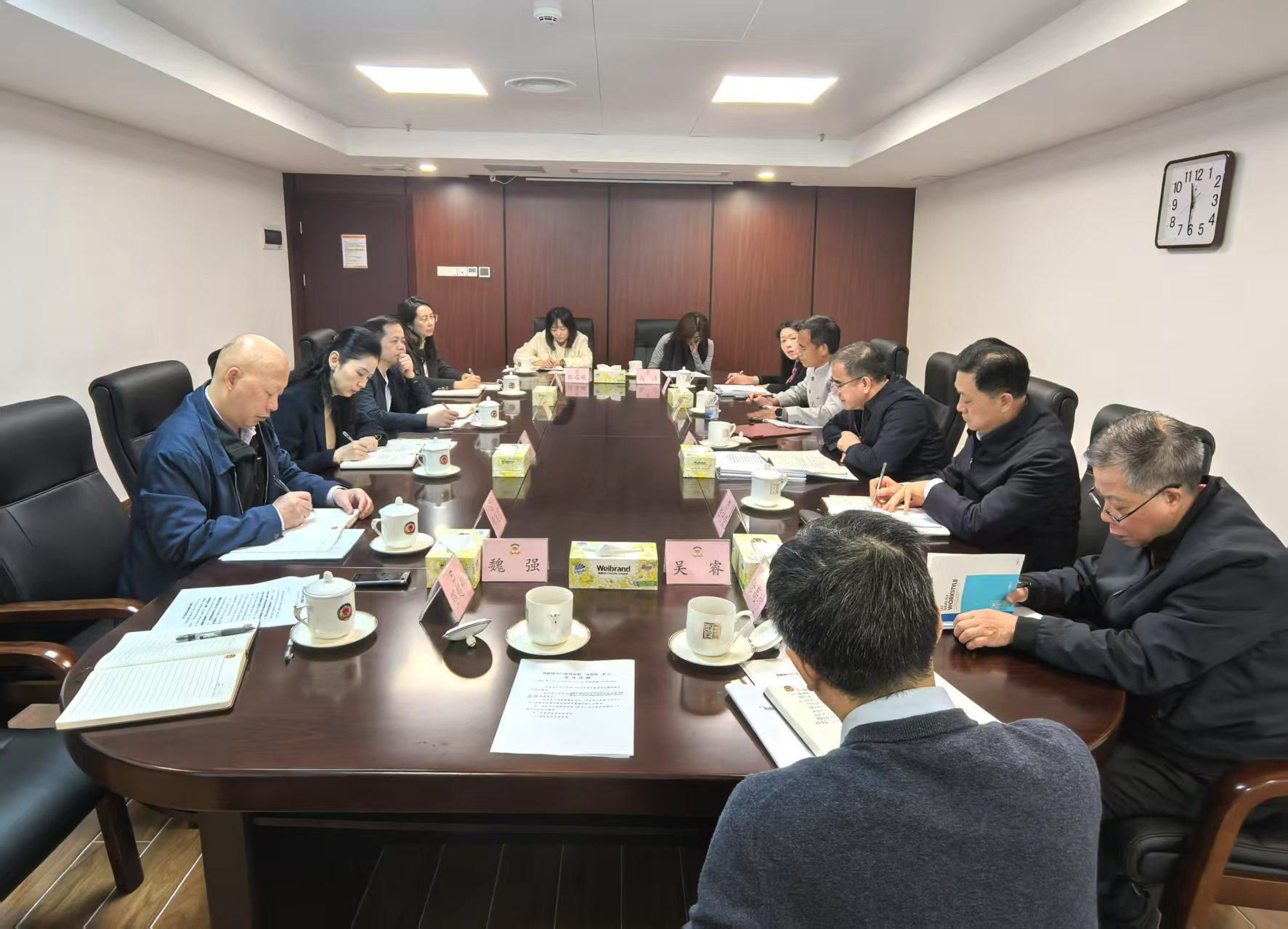 经济委办党支部开展专题学习和主题党日活动.jpg