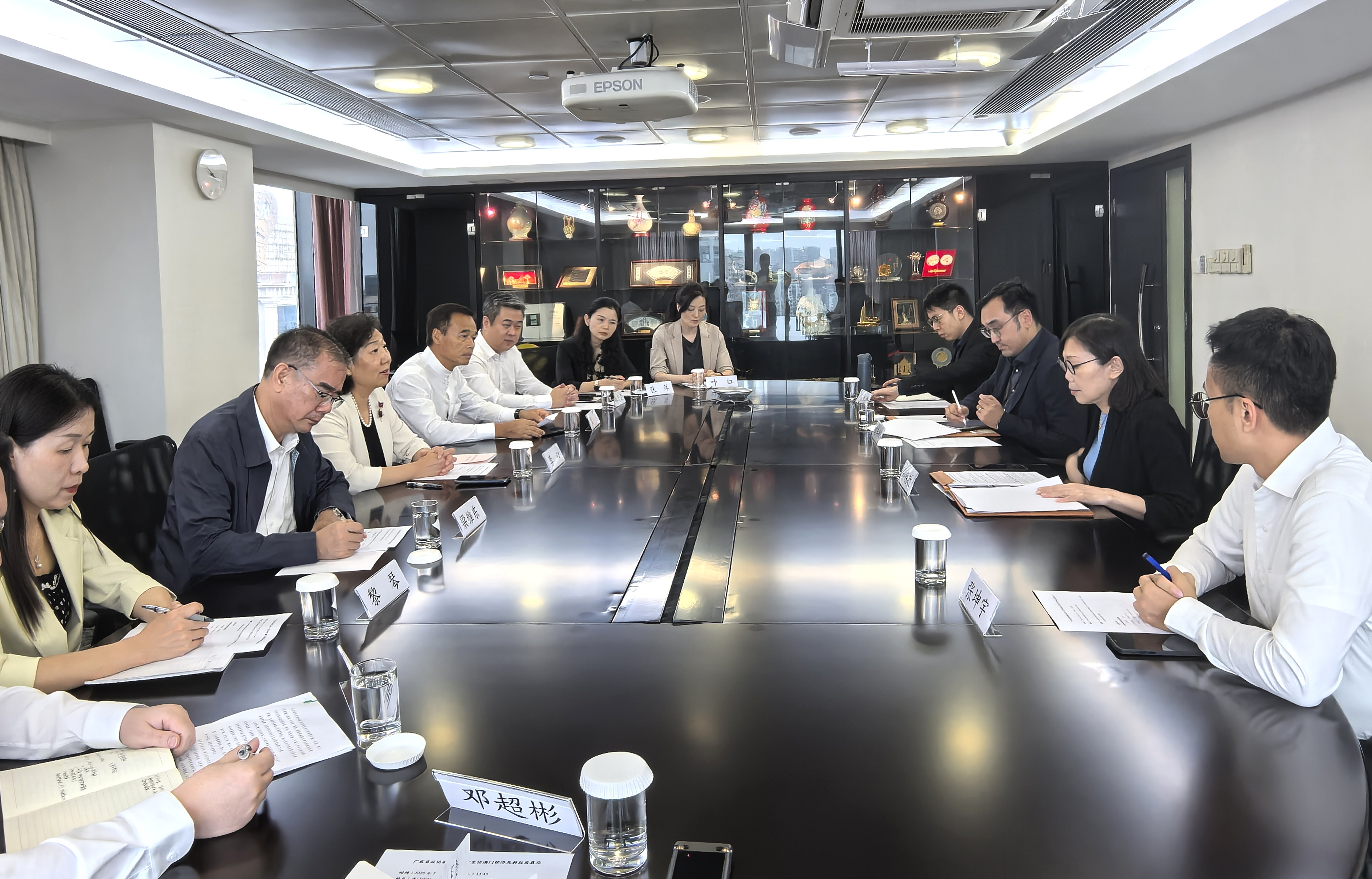 拜访澳门特区政府经济及科技发展局.jpg